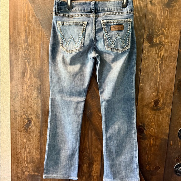 Wrangler Women's Retro Sadie Bootcut Jeans in Classic Blue - Picture 2 of 12